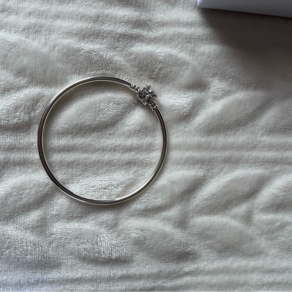 Pandora moments shooting star bangle bracelet 🥰 - Picture 4 of 5